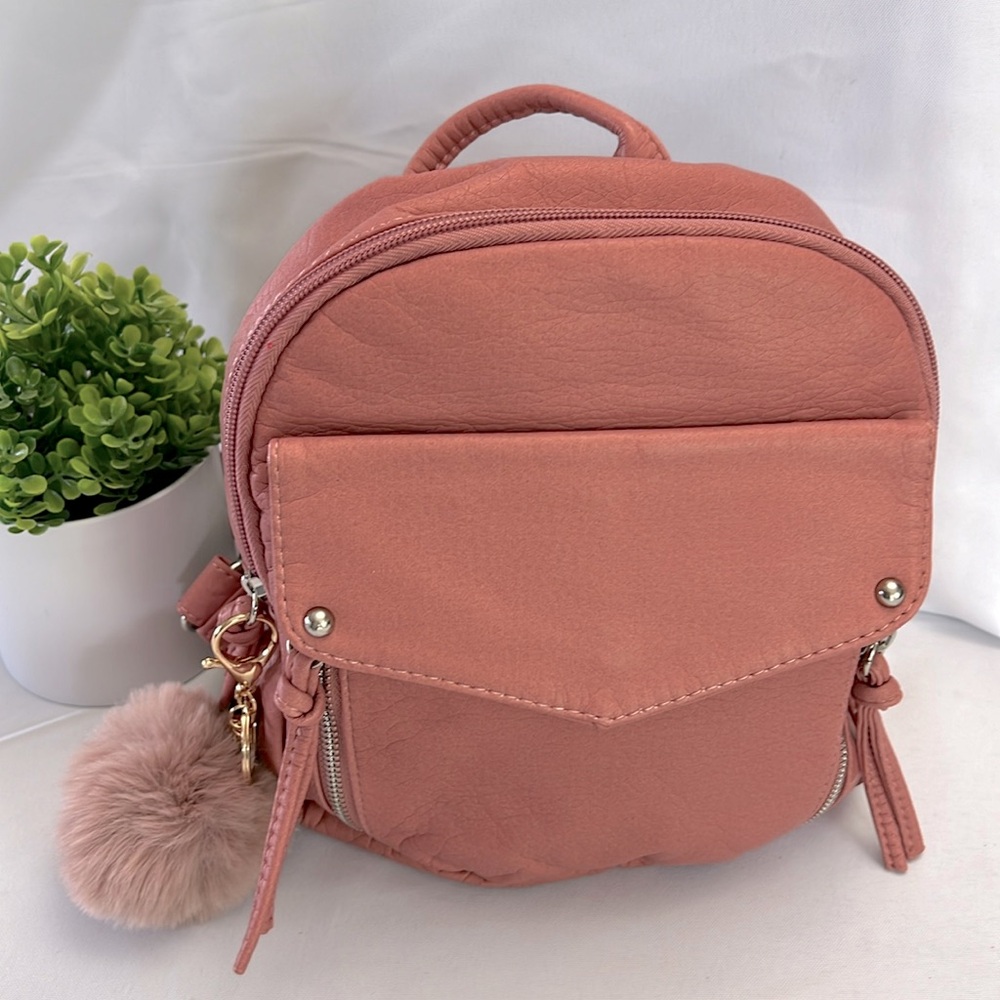NWT-Bueno Mini pink backpack with adjustable straps